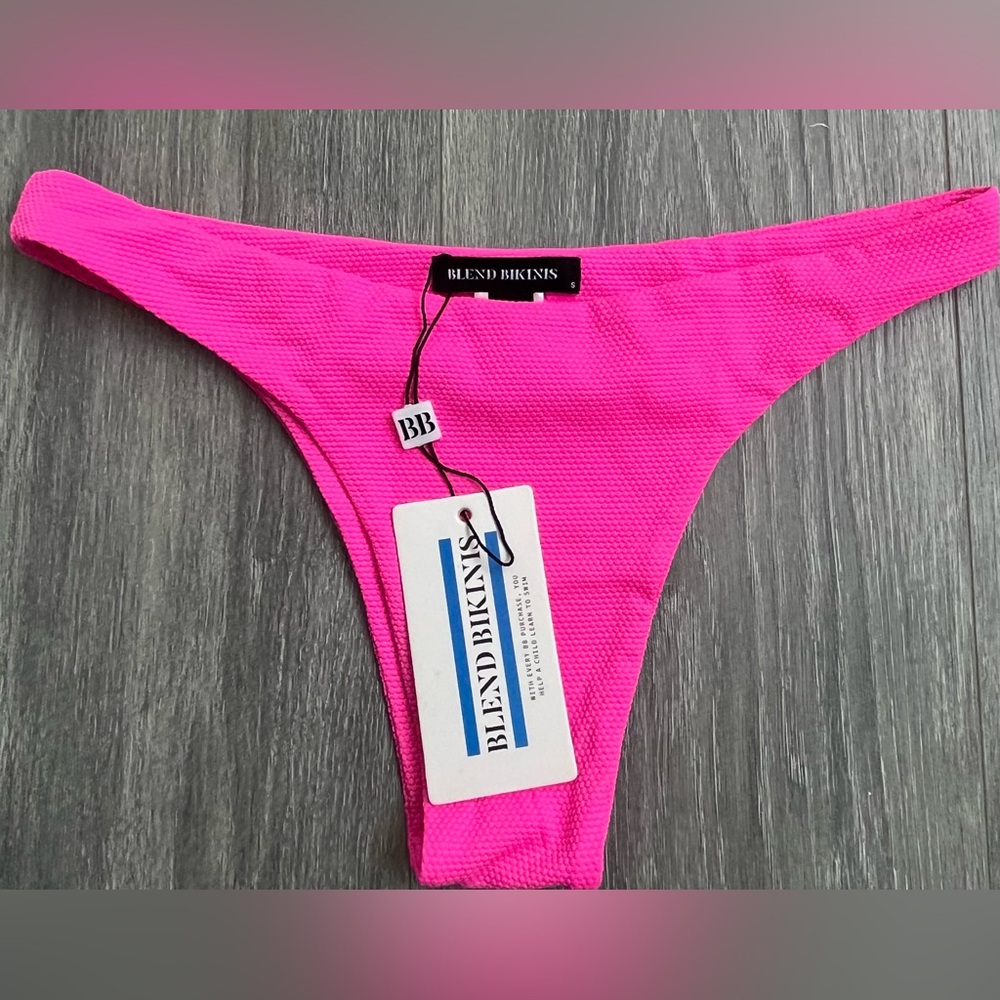 NWT Women’s Blend Bikinis Hot Pink Swim Bottoms Size S.